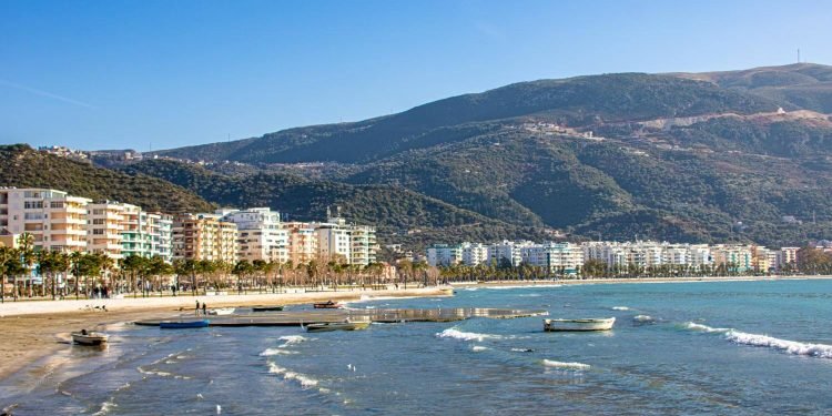 29 vjeçarja shqiptare mbytet në plazhin e Vlorës