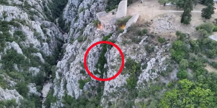 Operacion dramatik shpëtimi: Burri qëndroi i bllokuar mes shkëmbinjve për 10 orë
