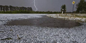 Temperaturat bien nga 36 në 19 gradë, stuhitë godasin Gjermaninë jugore