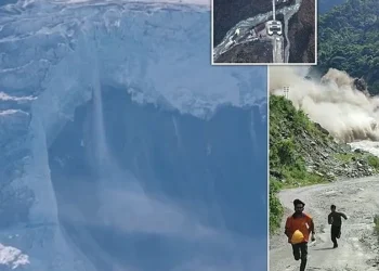 Kamerat kapin shembjen e akullnajës që shkaktoi përmbytjet katastrofike në Nepal