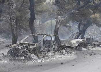 Pamje si në filmat apokaliptik nga zjarret në Kroaci, digjen shtëpi e vetura – mijëra të evakuuar