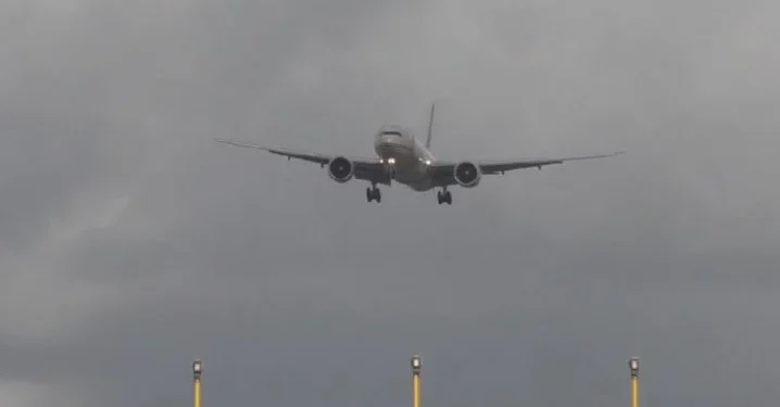 Stuhia në Shkup detyron avionin nga Cyrihu të devijojë drejt Prishtinës