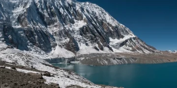 Himalajet po i afrohen një pike kritike për shkak të shkrirjes së përshpejtuar të akullnajave