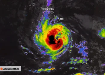 Uragani Nolo forcohet me shpejtësi, Hawaii përballet me rrezik të madh përmbytjesh