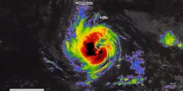 Uragani Nolo forcohet me shpejtësi, Hawaii përballet me rrezik të madh përmbytjesh