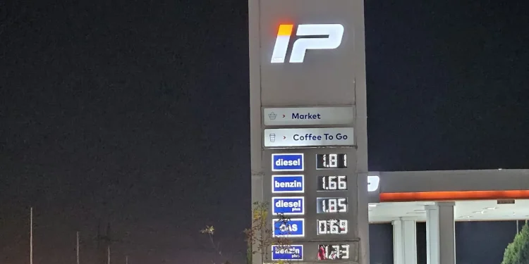 Bie për pak centë çmimi i naftës në Kosovë