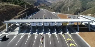 A do të rritet tarifa në Autostradën e Kombit nga 5 në 8 euro? Qeveria shqiptare del me sqarim