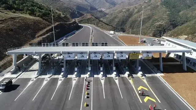 A do të rritet tarifa në Autostradën e Kombit nga 5 në 8 euro? Qeveria shqiptare del me sqarim